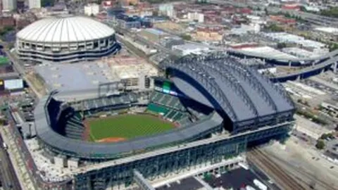 美国少女爱上“熊猫帽饰”新闻速递2025-01-23