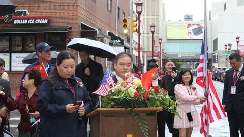 “曼城重登英超榜首，冠军争夺悬念犹存”