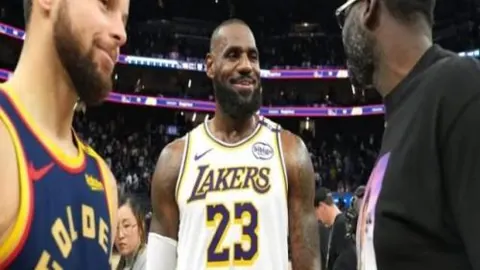 里弗斯精准长传，克内克特底角三分命中